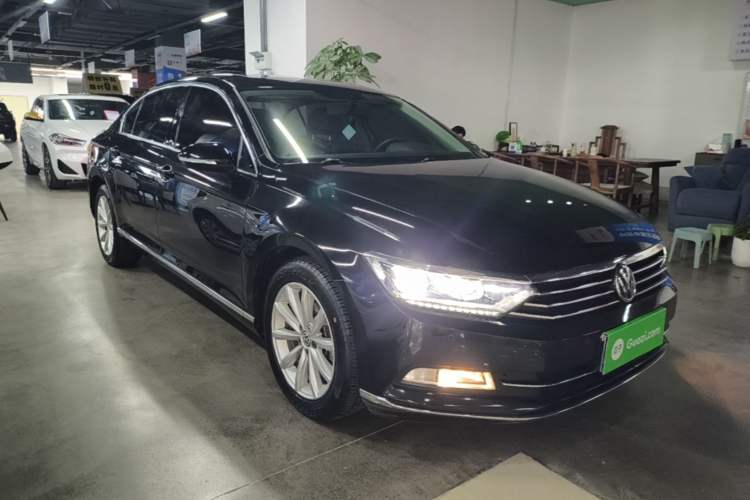 Used Volkswagen Magotan 2019 330TSI DSG Leading Model China VI Standard Front Right 45 Deg