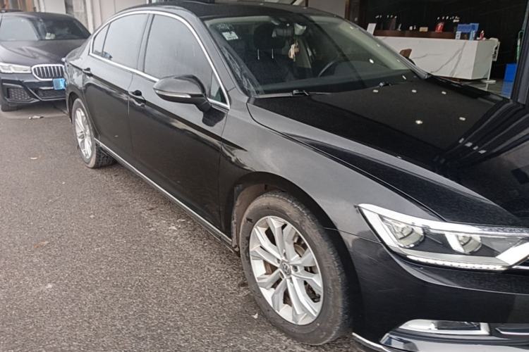 Used Volkswagen Magotan 2019 330TSI DSG Luxury Model China V Standard Front Right 45 Deg