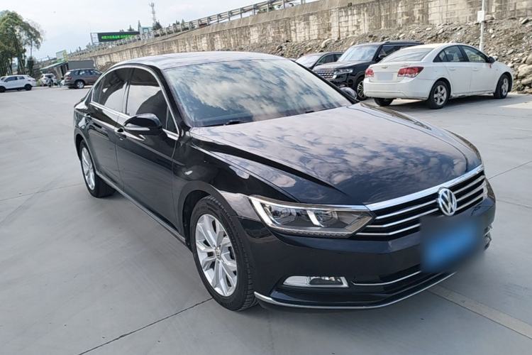 Used Volkswagen Magotan 2019 330TSI DSG Luxury Model China V Standard Front Right 45 Deg