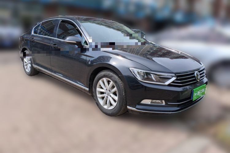 Used Volkswagen Magotan 2019 280TSI DSG Comfort Model China V Standard Front Right 45 Deg