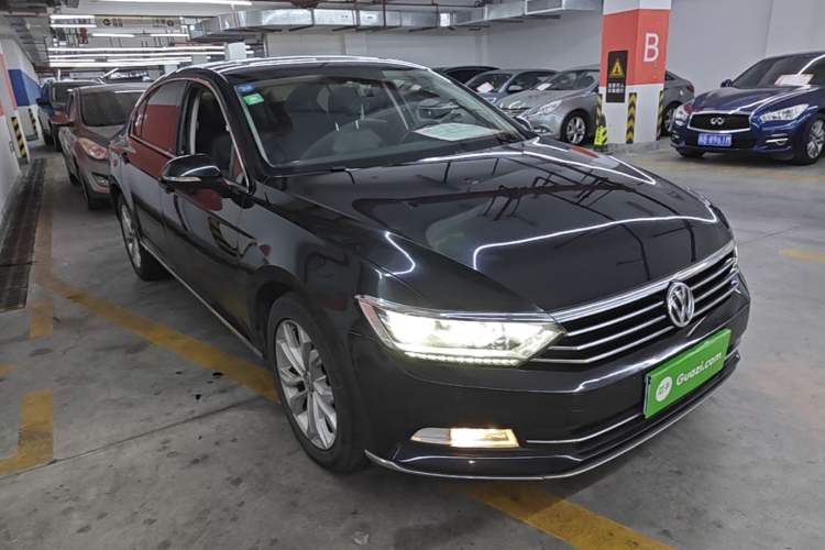 Used Volkswagen Magotan 2019 330TSI DSG Luxury Version China VI Standard Front Right 45 Deg