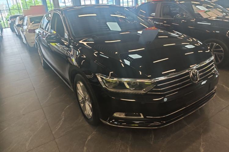 Used Volkswagen Magotan 2019 330TSI DSG Luxury Version China VI Standard Front Right 45 Deg