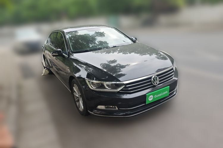 Used Volkswagen Magotan 2019 330TSI DSG Leading Edition China V Standard Front Right 45 Deg