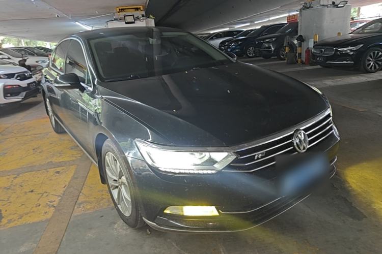 Used Volkswagen Magotan 2019 330TSI DSG Luxury Model China V Standard Front Right 45 Deg