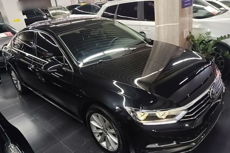 Used Volkswagen Magotan 2019 330TSI DSG Leading Model China VI Standard Front Right 45 Deg