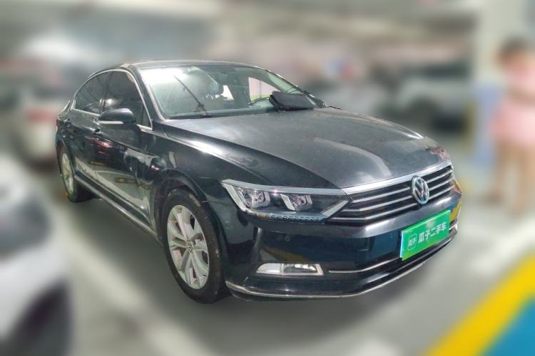 Used Volkswagen Magotan 2019 330TSI DSG Luxury Version China VI Standard Front Right 45 Deg