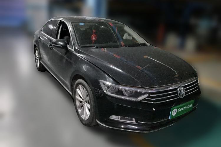 Used Volkswagen Magotan 2019 330TSI DSG Leading Edition China V Standard Front Right 45 Deg