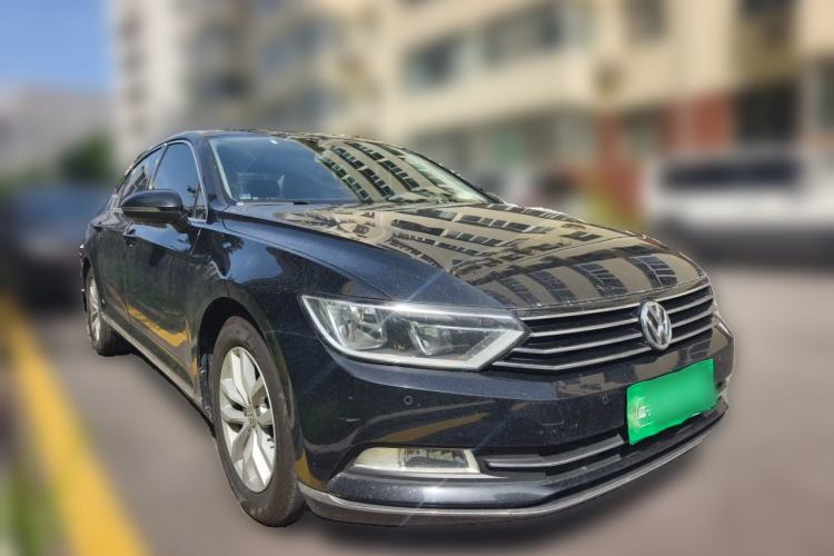 Used Volkswagen Magotan 2019 280TSI DSG Comfort Model China V Standard Front Right 45 Deg