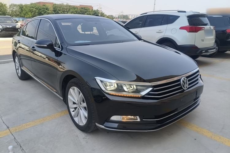 Used Volkswagen Magotan 2019 330TSI DSG Leading Edition China V Standard Front Right 45 Deg