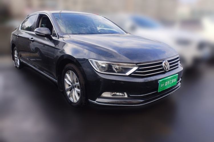 Used Volkswagen Magotan 2019 280TSI DSG Comfort Model China V Standard Front Right 45 Deg