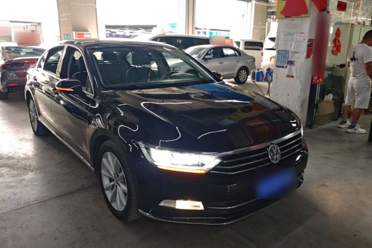 Used Volkswagen Magotan 2019 330TSI DSG Leading Edition China V Standard Front Right 45 Deg