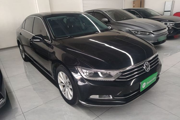 Used Volkswagen Magotan 2019 330TSI DSG Leading Model China VI Standard Front Right 45 Deg
