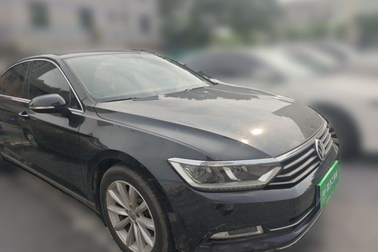 Used Volkswagen Magotan 2019 330TSI DSG Leading Edition China V Standard Front Right 45 Deg