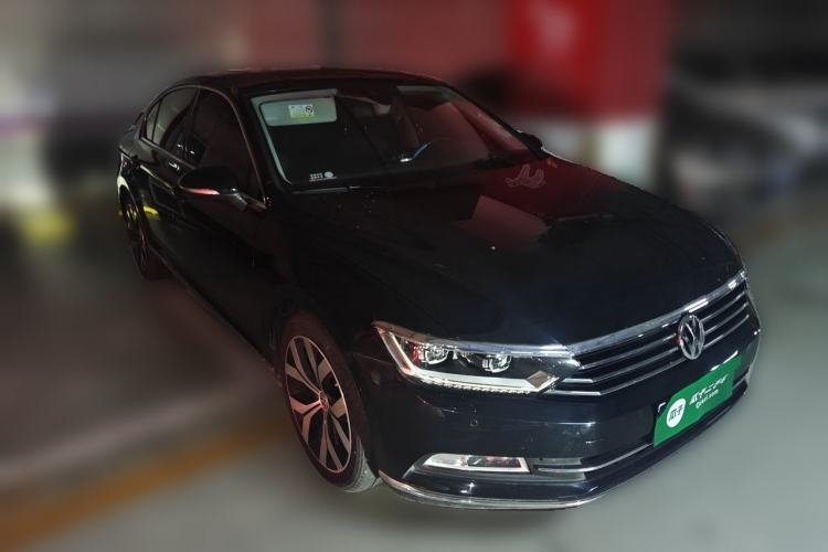 Used Volkswagen Magotan 2019 330TSI DSG Luxury Model China V Standard Front Right 45 Deg
