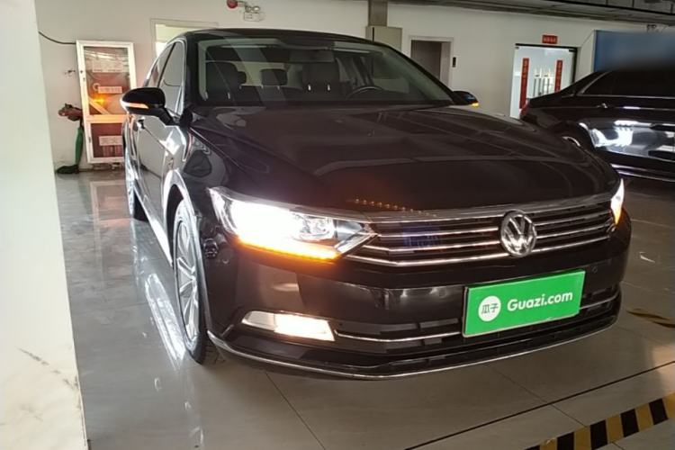 Used Volkswagen Magotan 2019 330TSI DSG Leading Model China VI Standard Front Right 45 Deg