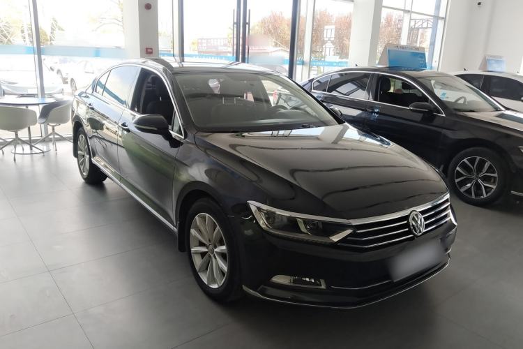 Used Volkswagen Magotan 2019 330TSI DSG Leading Edition China V Standard Front Right 45 Deg