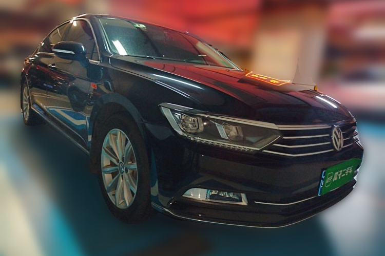 Used Volkswagen Magotan 2019 330TSI DSG Leading Model China VI Standard Front Right 45 Deg