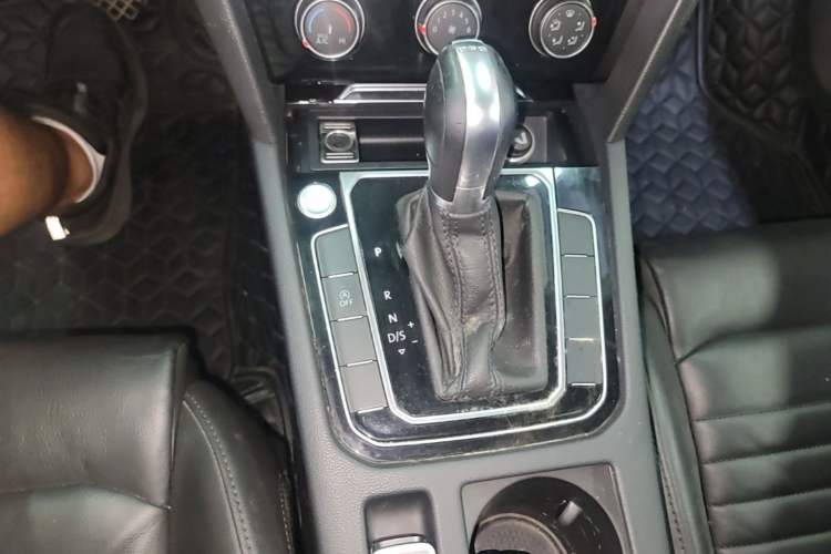 Used Volkswagen Magotan 2019 330TSI DSG Leading Edition China V Standard Gear Lever