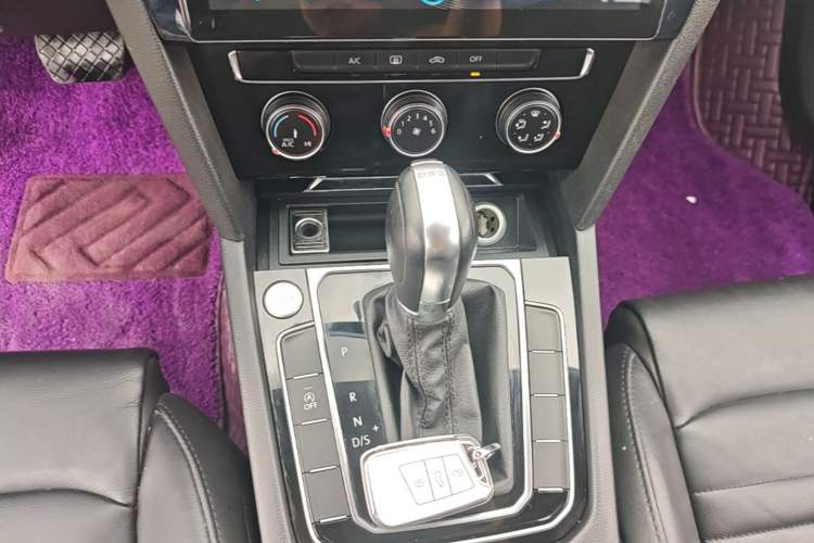 Used Volkswagen Magotan 2019 330TSI DSG Leading Model China VI Standard Gear Lever
