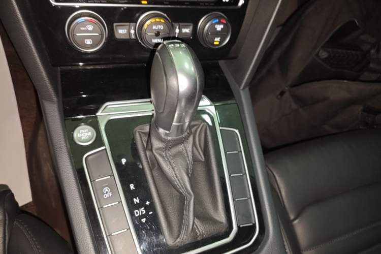 Used Volkswagen Magotan 2019 330TSI DSG Luxury Version China VI Standard Gear Lever