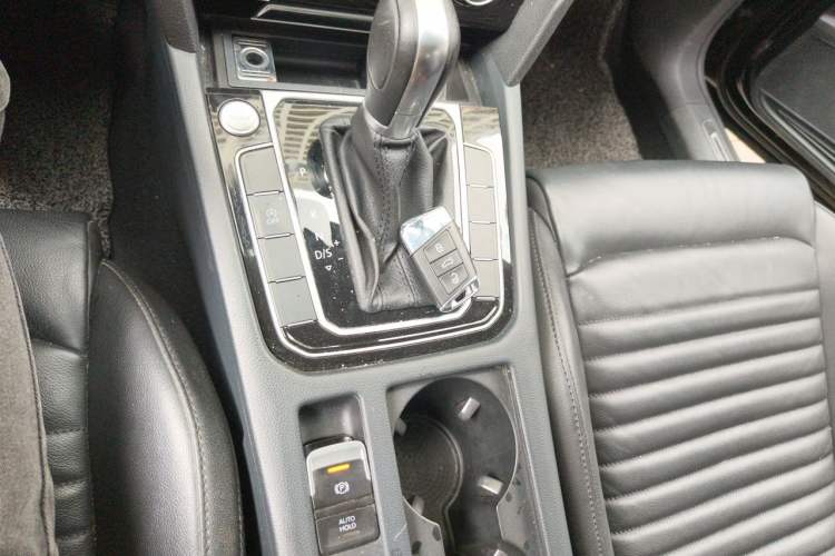 Used Volkswagen Magotan 2019 330TSI DSG Luxury Version China VI Standard Gear Lever