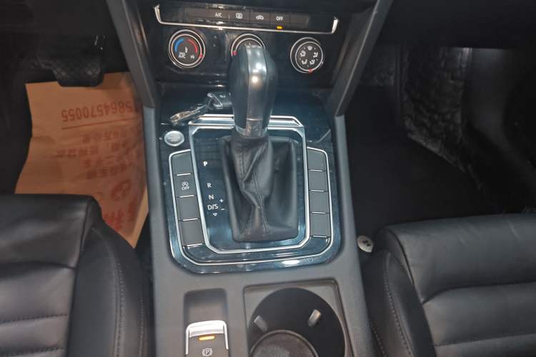 Used Volkswagen Magotan 2019 280TSI DSG Leading Model China VI Standard Gear Lever