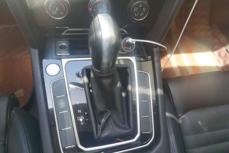 Used Volkswagen Magotan 2019 330TSI DSG Leading Model China VI Standard Gear Lever