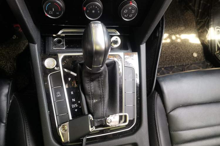 Used Volkswagen Magotan 2019 330TSI DSG Leading Model China VI Standard Gear Lever