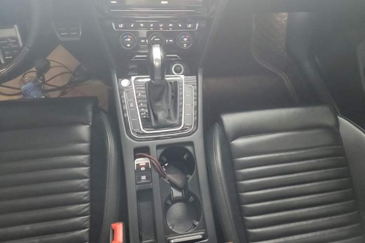 Used Volkswagen Magotan 2019 330TSI DSG Luxury Model China V Standard Gear Lever