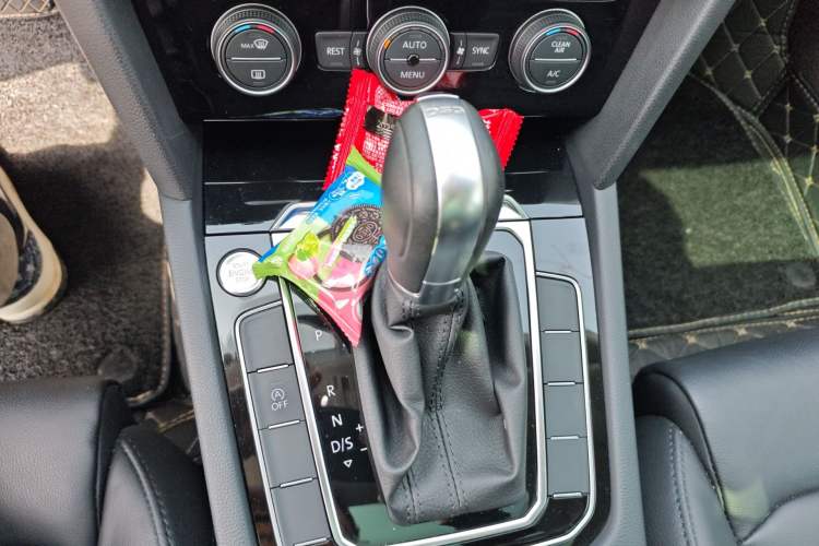 Used Volkswagen Magotan 2019 330TSI DSG Luxury Version China VI Standard Gear Lever