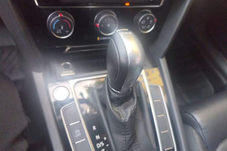 Used Volkswagen Magotan 2019 330TSI DSG Leading Model China VI Standard Gear Lever