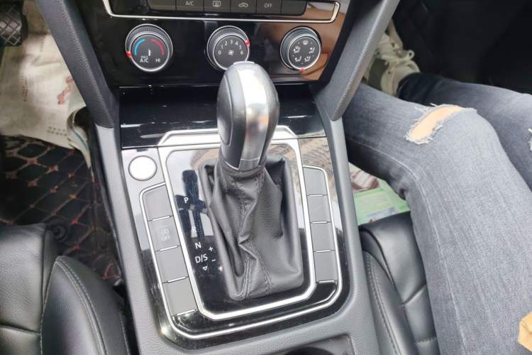 Used Volkswagen Magotan 2019 330TSI DSG Leading Model China VI Standard Gear Lever