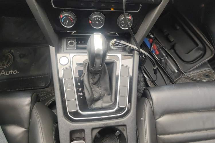 Used Volkswagen Magotan 2019 330TSI DSG Leading Edition China V Standard Gear Lever