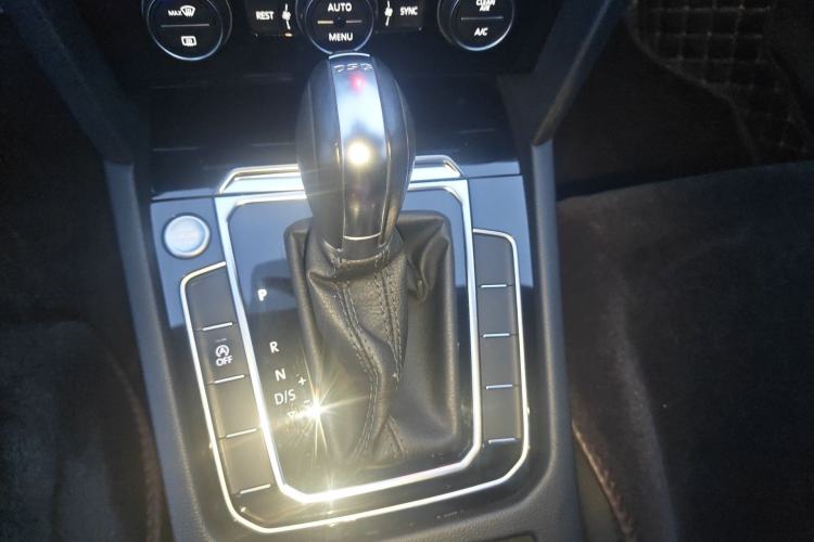 Used Volkswagen Magotan 2019 330TSI DSG Luxury Model China V Standard Gear Lever