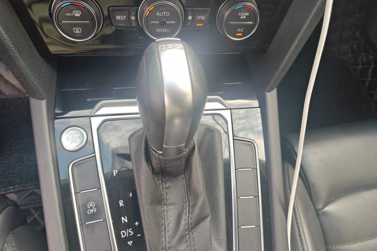 Used Volkswagen Magotan 2019 330TSI DSG Luxury Version China VI Standard Gear Lever