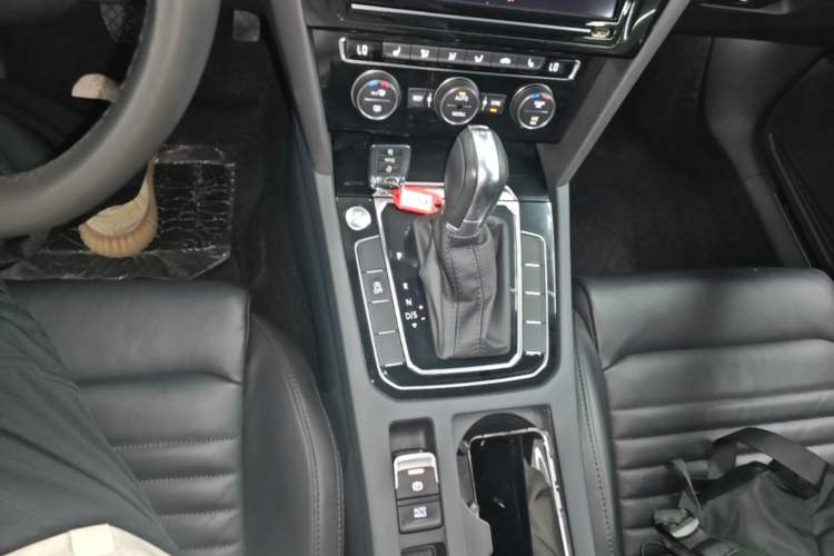 Used Volkswagen Magotan 2019 330TSI DSG Luxury Model China V Standard Gear Lever