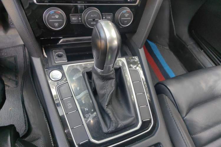 Used Volkswagen Magotan 2019 330TSI DSG Luxury Version China VI Standard Gear Lever