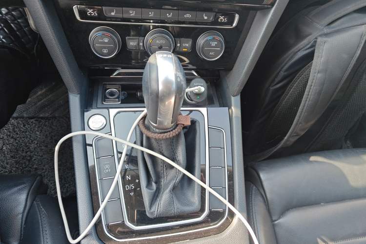 Used Volkswagen Magotan 2019 330TSI DSG Luxury Model China V Standard Gear Lever