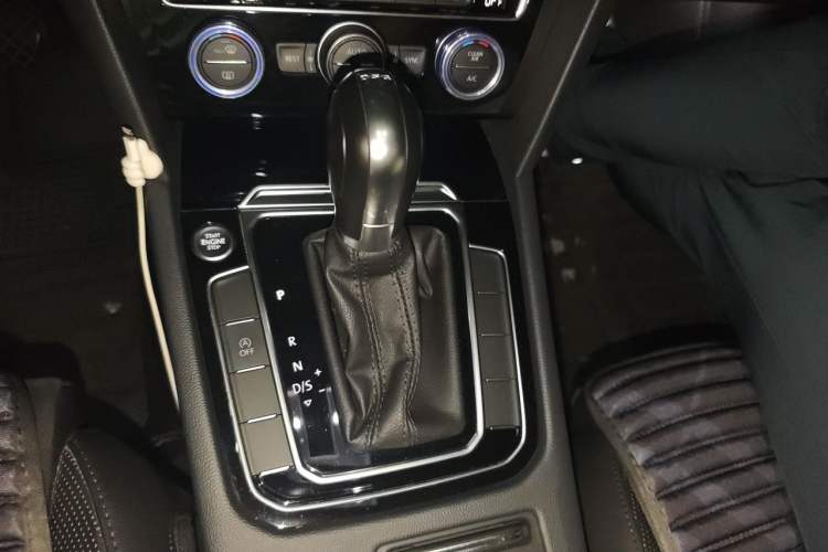 Used Volkswagen Magotan 2019 330TSI DSG Luxury Model China V Standard Gear Lever