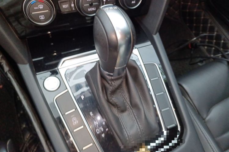Used Volkswagen Magotan 2019 330TSI DSG Luxury Version China VI Standard Gear Lever