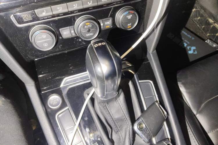Used Volkswagen Magotan 2019 330TSI DSG Luxury Model China V Standard Gear Lever