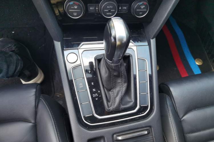 Used Volkswagen Magotan 2019 330TSI DSG Luxury Version China VI Standard Gear Lever