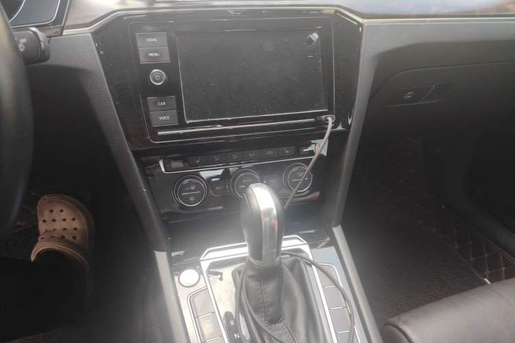 Used Volkswagen Magotan 2019 330TSI DSG Luxury Model China V Standard Gear Lever