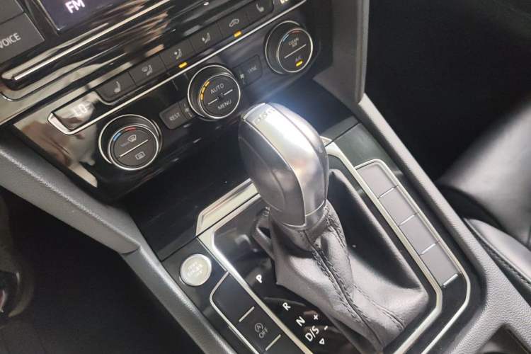Used Volkswagen Magotan 2019 330TSI DSG Luxury Model China V Standard Gear Lever