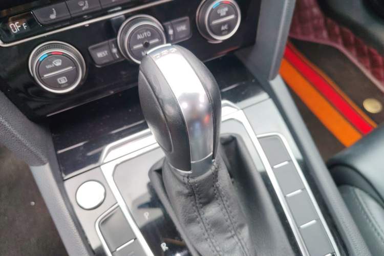 Used Volkswagen Magotan 2019 330TSI DSG Luxury Version China VI Standard Gear Lever
