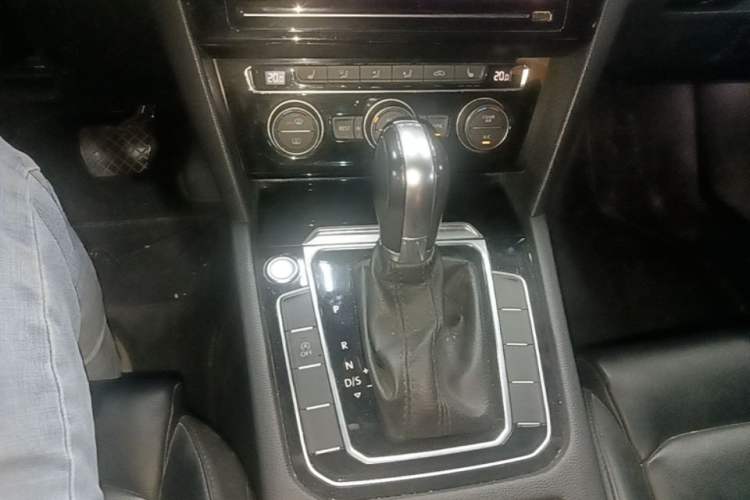 Used Volkswagen Magotan 2019 330TSI DSG Luxury Model China V Standard Gear Lever