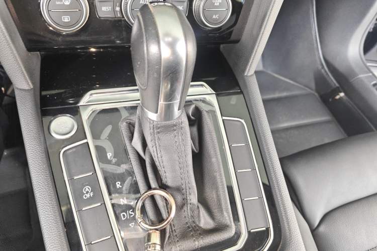 Used Volkswagen Magotan 2019 330TSI DSG Luxury Version China VI Standard Gear Lever