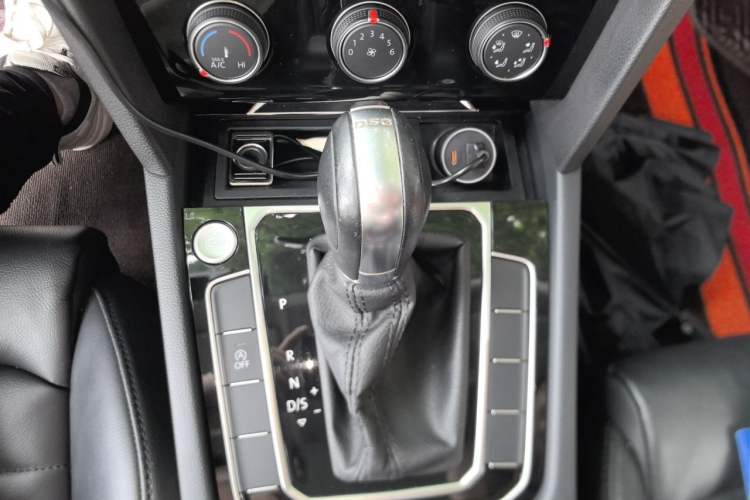 Used Volkswagen Magotan 2019 330TSI DSG Leading Edition China V Standard Gear Lever
