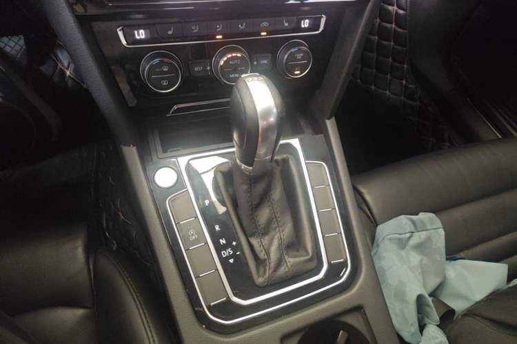 Used Volkswagen Magotan 2019 330TSI DSG Luxury Model China V Standard Gear Lever
