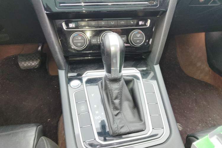 Used Volkswagen Magotan 2019 380TSI DSG Luxury Model China V Standard Gear Lever